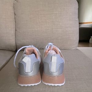 Women size 8 Brand New Sneaker Smoke Free Home No Box